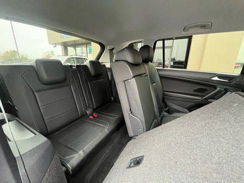 Used 2019 Volkswagen Tiguan SE image 16
