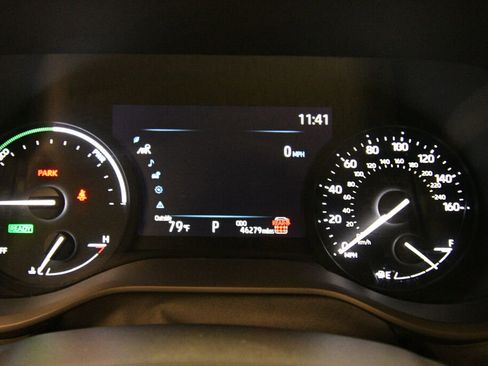 Certified 2025 Toyota Sienna XLE FWD image 14