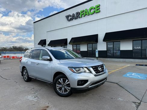 Used 2019 Nissan Pathfinder S image 1