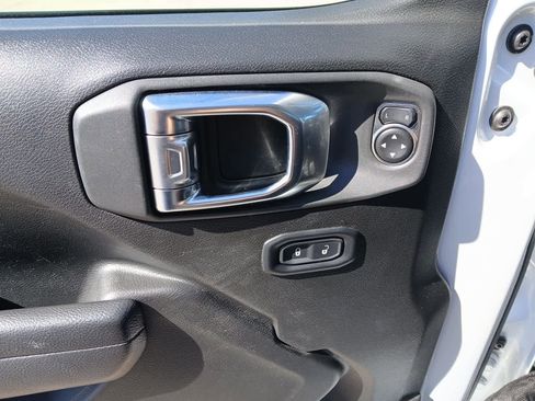 Used 2025 Jeep Wrangler Willys image 25