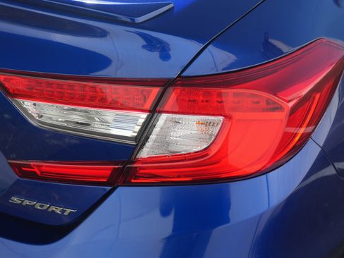Used 2018 Honda Accord Sport image 13