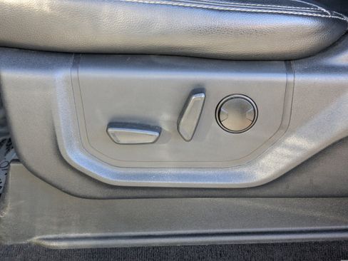 Used 2022 Ford F350 Lariat image 21