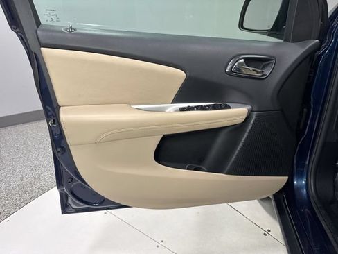 Used 2018 Dodge Journey SXT w/ Safe & Sound Group FWD image 8