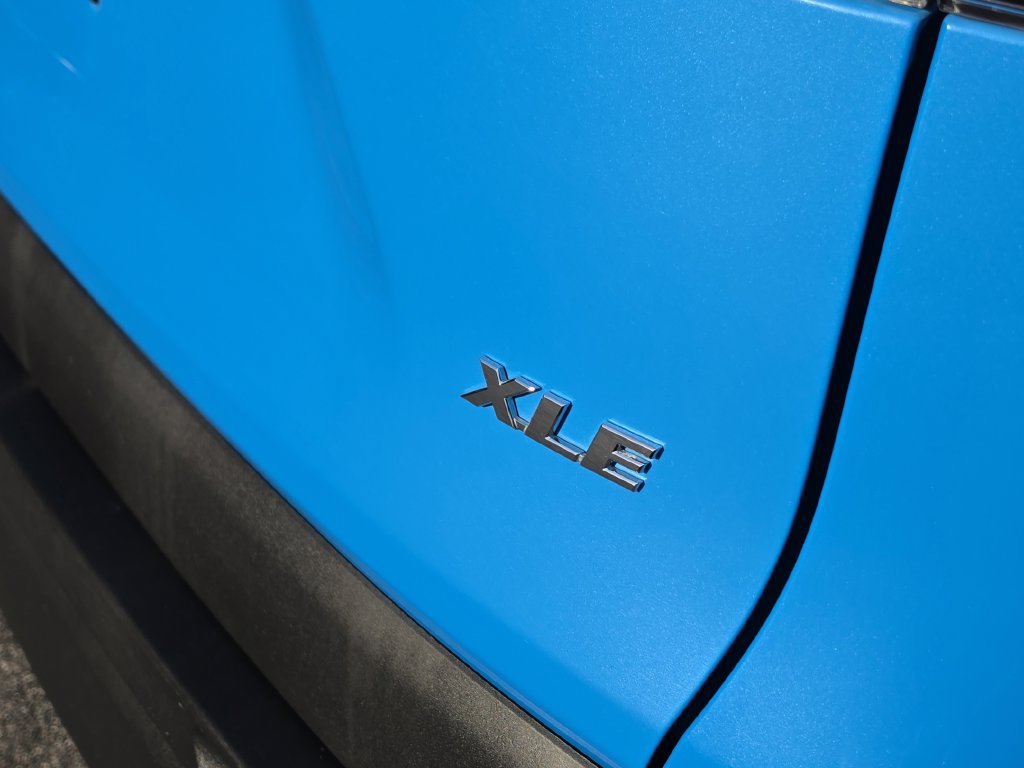 Used 2019 Toyota RAV4 XLE FWD image 6
