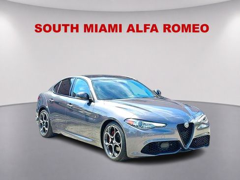 Used 2023 Alfa Romeo Giulia Veloce RWD image 1