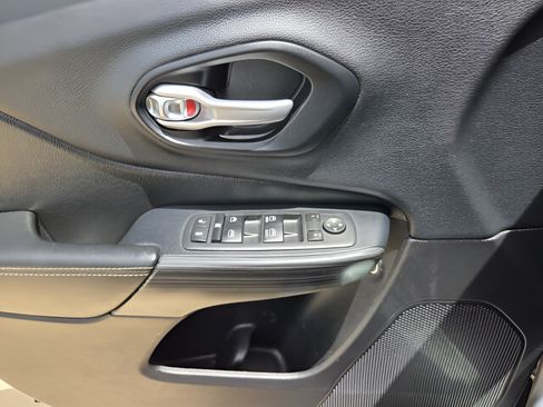 Used 2016 Jeep Cherokee Latitude FWD image 24