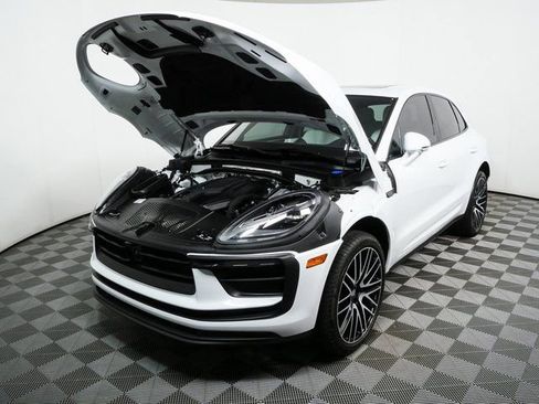 Certified 2024 Porsche Macan image 35