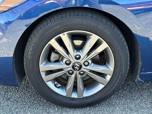 Used 2017 Hyundai Elantra SE image 10