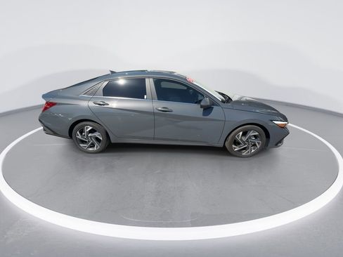 Used 2024 Hyundai Elantra SEL w/ Convenience Package FWD image 9