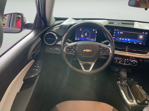 Used 2024 Chevrolet Trax LT w/ Driver Confidence Package FWD image 29