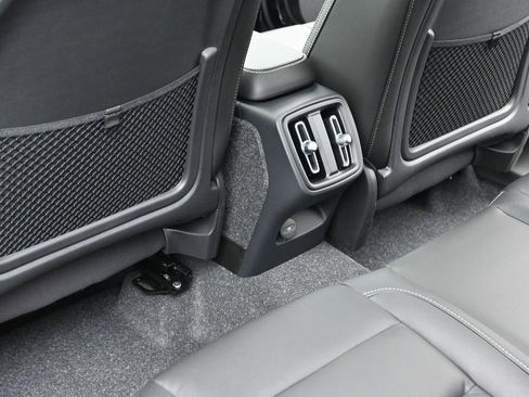 New 2025 Volvo XC40 B5 Core w/ Protection Package Premier image 28