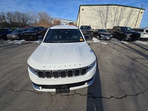 Used 2023 Jeep Wagoneer L Series II image 13