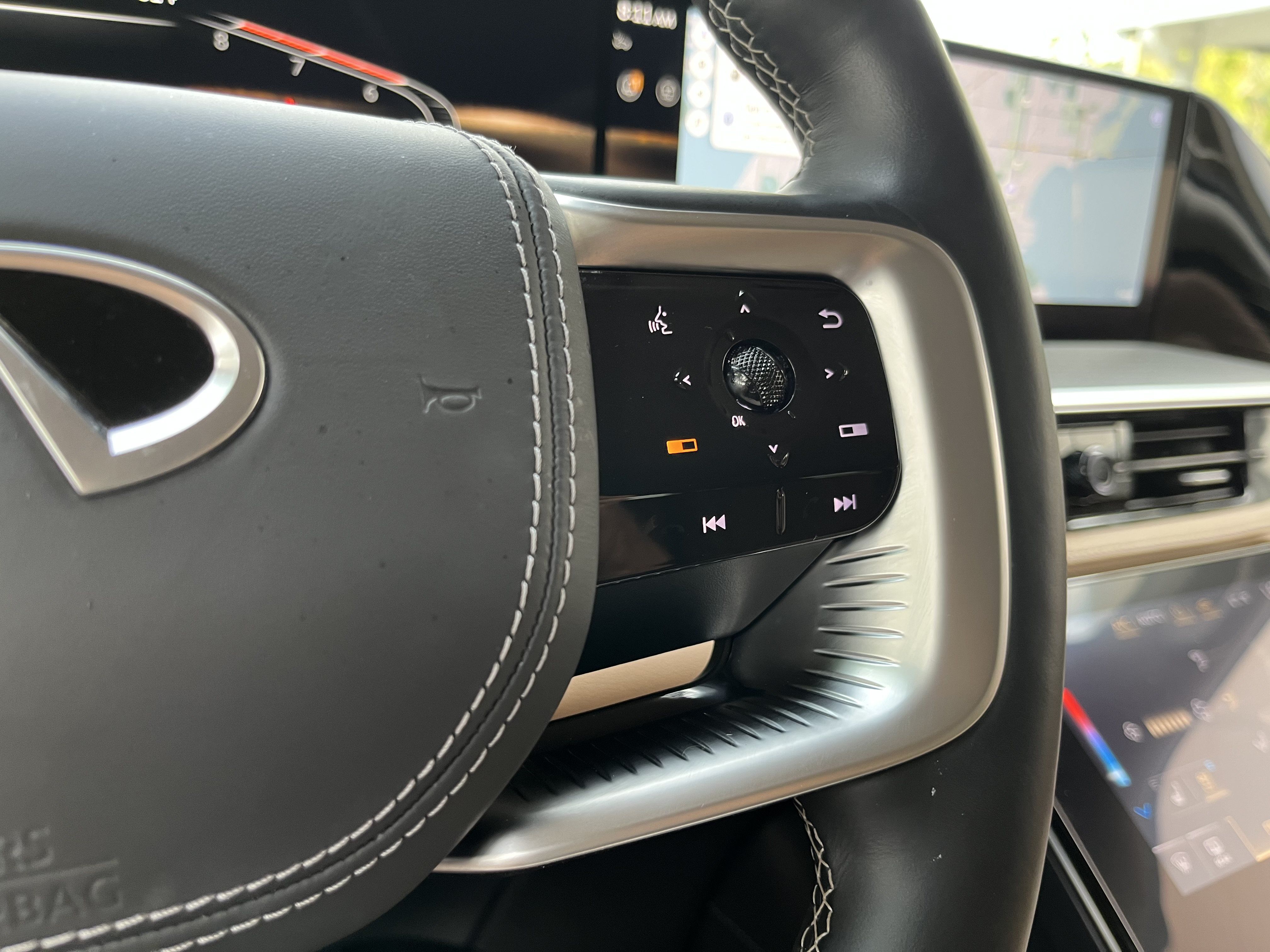 Used 2025 INFINITI QX80 Sensory AWD/4WD image 27
