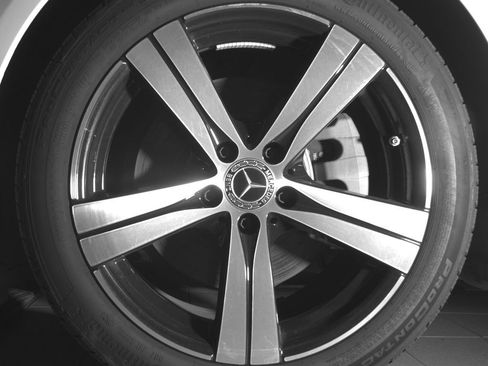 Used 2025 Mercedes-Benz C 300 Sedan image 9