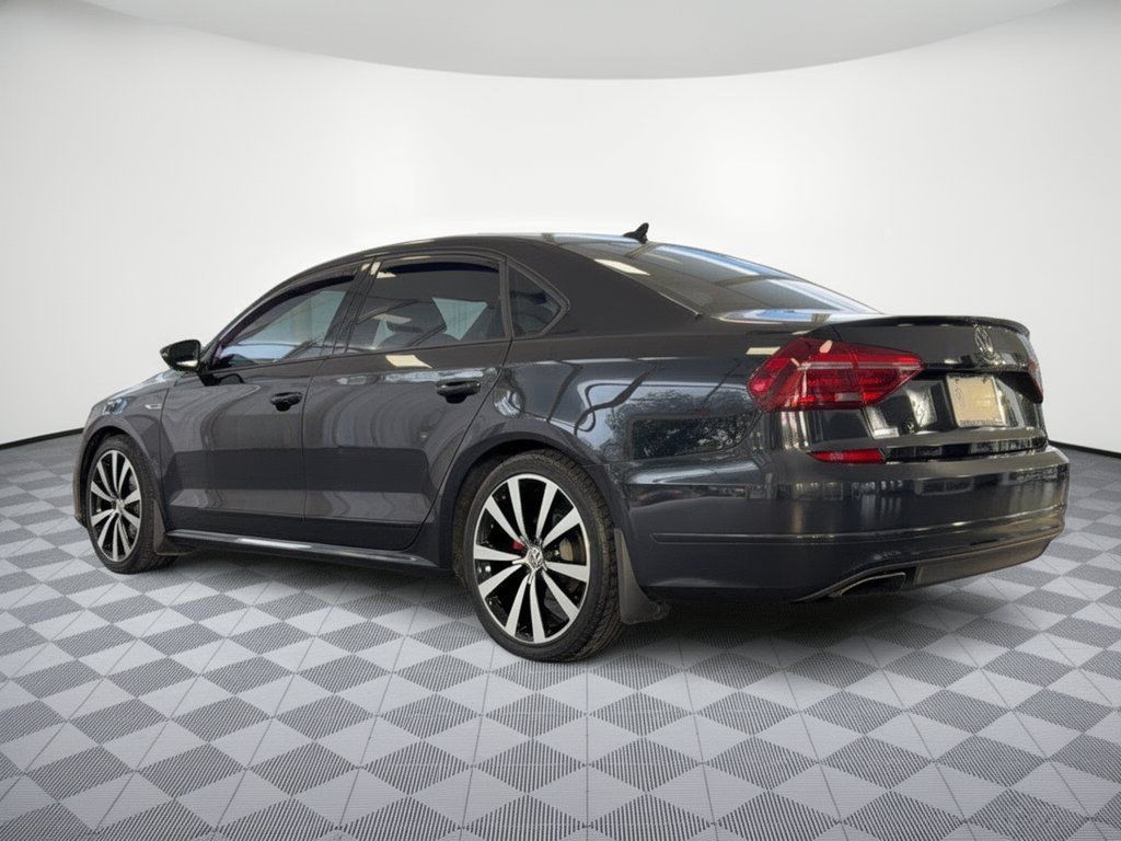 Used 2018 Volkswagen Passat 3.6 FWD image 3