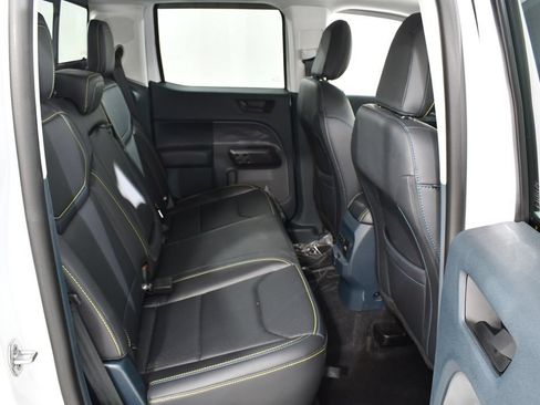 Used 2025 Ford Maverick Lobo AWD/4WD image 19