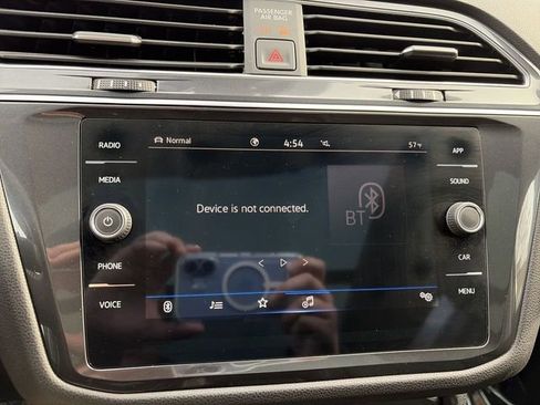 Used 2022 Volkswagen Tiguan SE AWD/4WD image 16