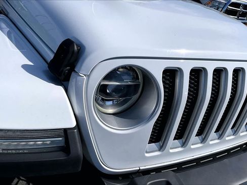 Used 2022 Jeep Wrangler Unlimited Sahara w/ LED Lighting Group AWD/4WD image 31