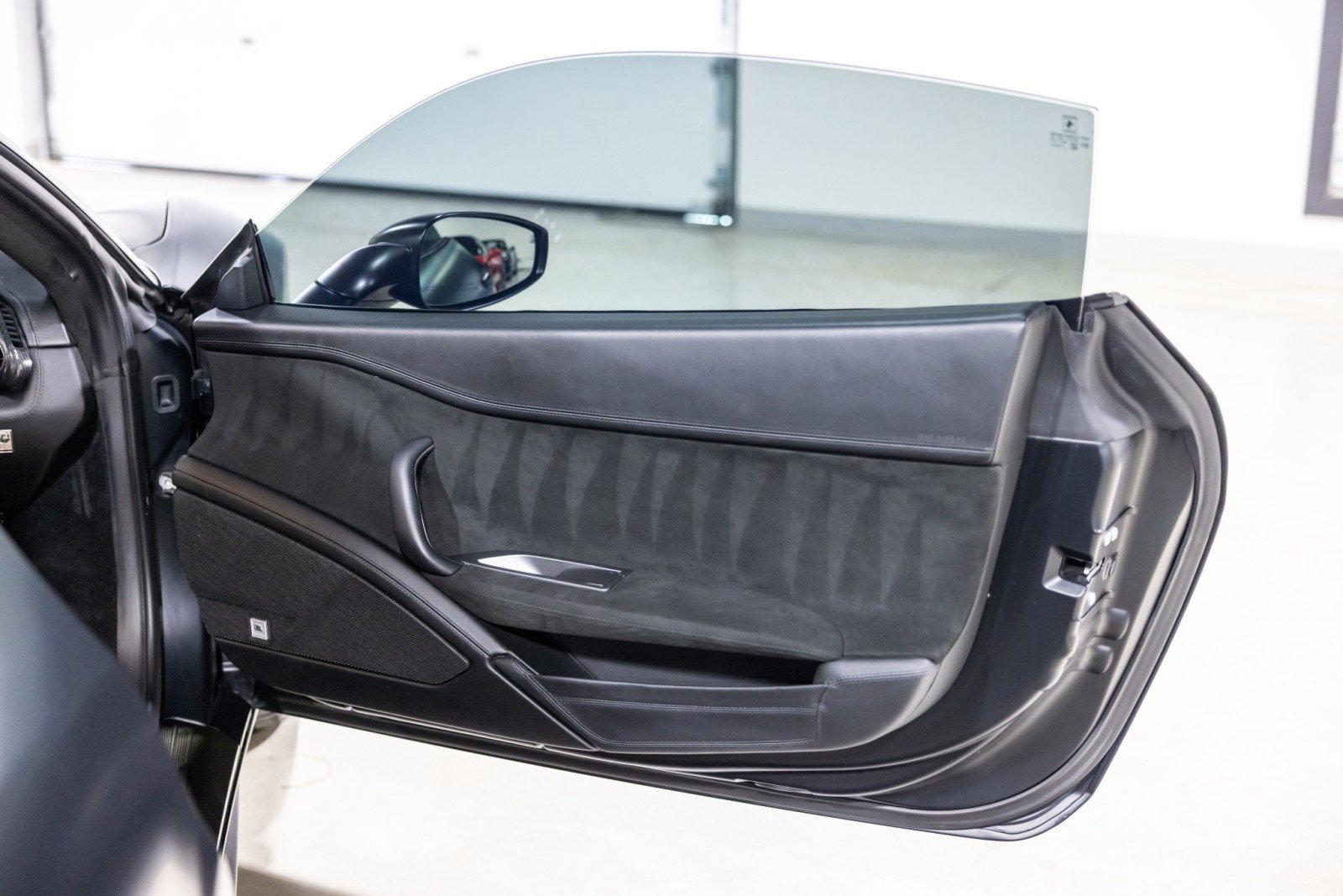 Used 2011 Ferrari 458 Italia Coupe RWD image 27