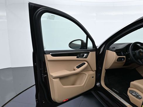 Certified 2026 Porsche Macan S AWD/4WD image 16
