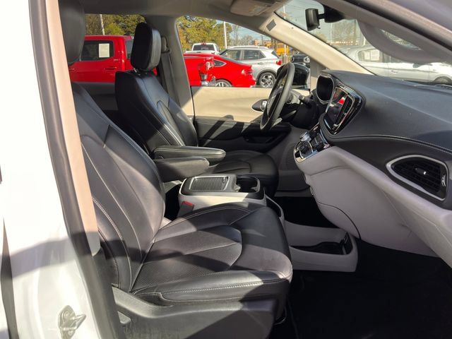 Used 2024 Chrysler Pacifica Limited FWD image 31