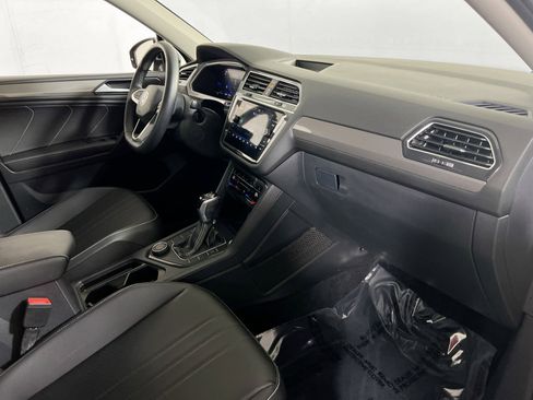 Used 2023 Volkswagen Tiguan SE AWD/4WD image 28
