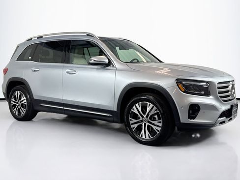 Used 2026 Mercedes-Benz GLB 250 4MATIC image 3