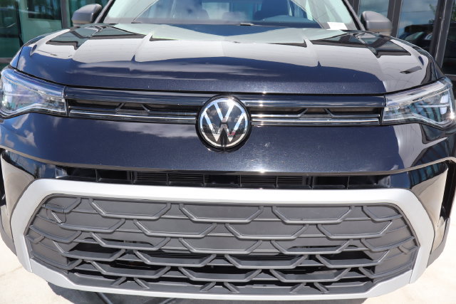 Used 2025 Volkswagen Taos S FWD image 15