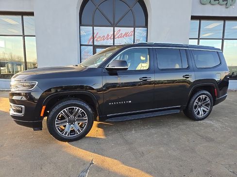 Used 2024 Jeep Wagoneer Series II AWD/4WD image 4