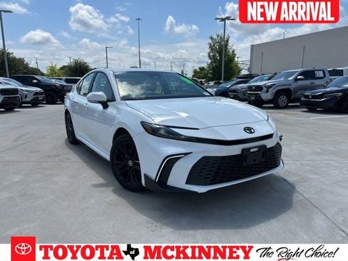 Used 2025 Toyota Camry SE w/ Convenience Package FWD image 1