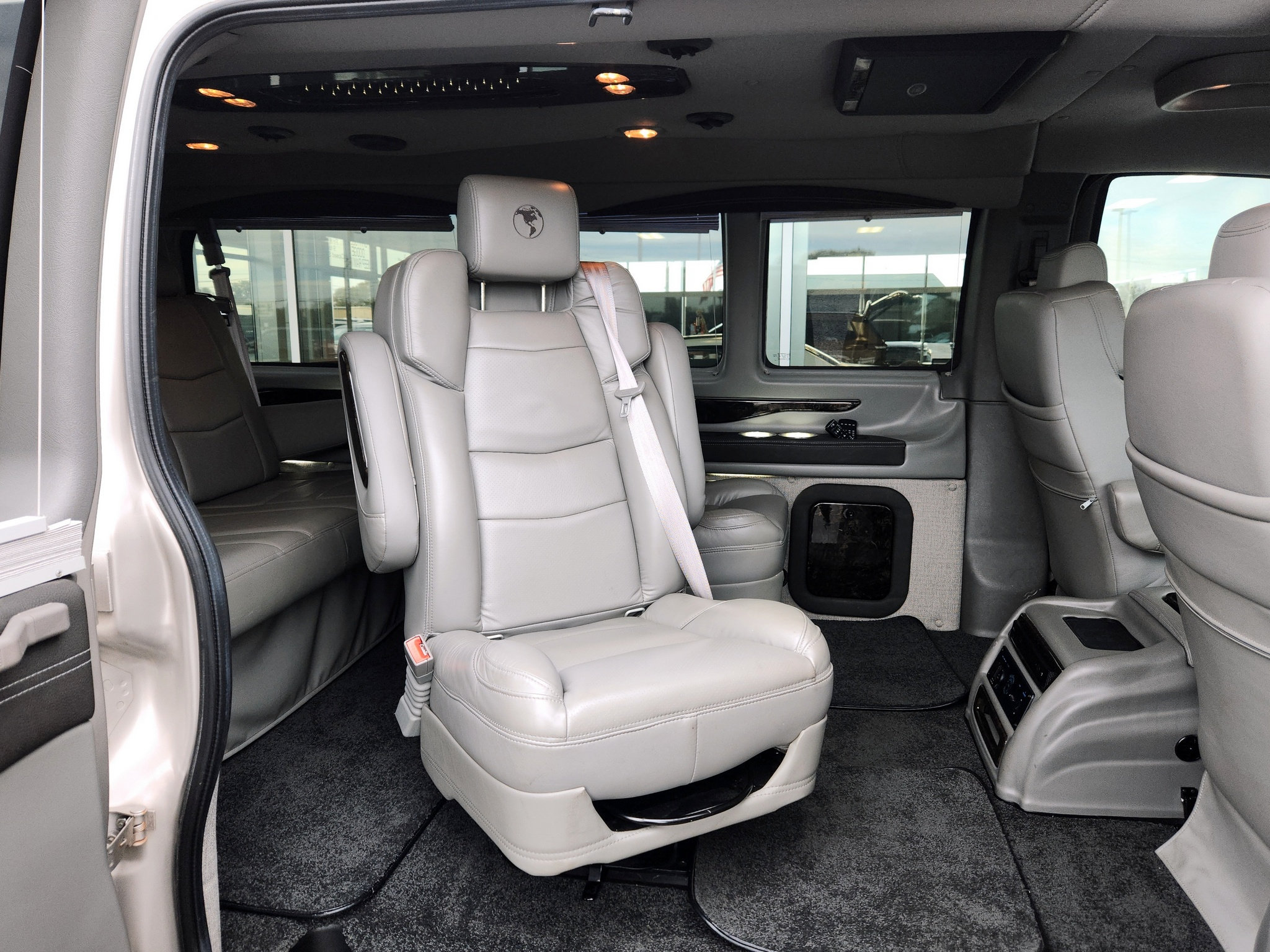 Used 2022 GMC Savana 2500 w/ Enhanced Convenience Package RWD image 48