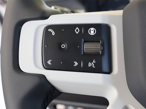 New 2025 Land Rover Defender 110 S image 20