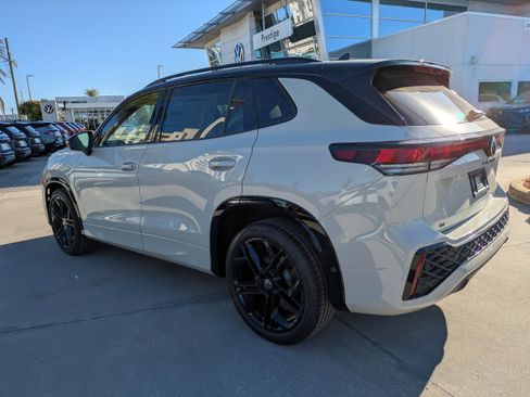 New 2026 Volkswagen Tiguan SE R-Line image 6