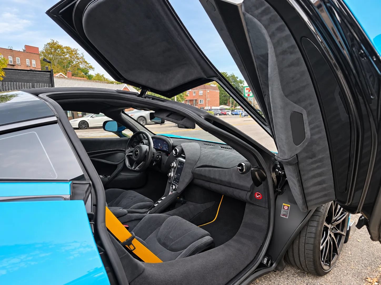 Used 2019 McLaren 720S RWD image 23