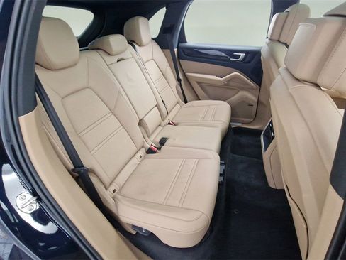 Used 2023 Porsche Cayenne image 24