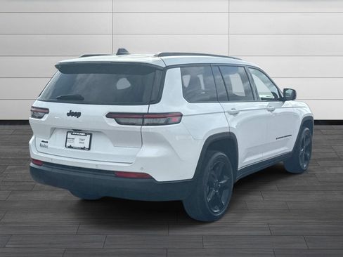 Used 2023 Jeep Grand Cherokee L Laredo image 4