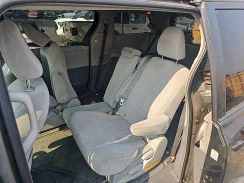 Used 2012 Toyota Sienna LE FWD image 5