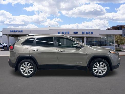 Used 2017 Jeep Cherokee Limited w/ Luxury Group image 2