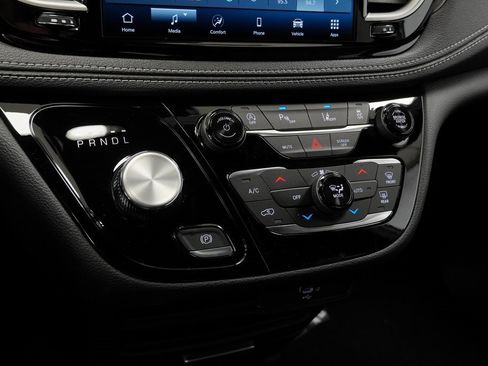 New 2026 Chrysler Pacifica Select image 24