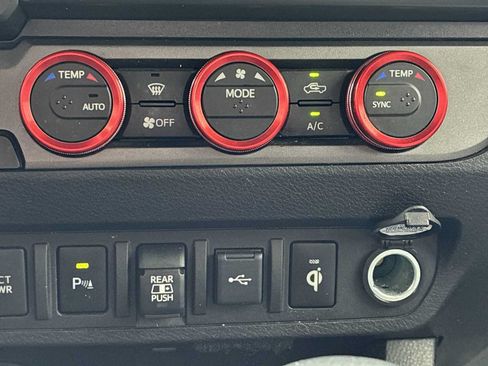 Used 2021 Toyota Tacoma TRD Off-Road w/ Technology Package AWD/4WD image 16