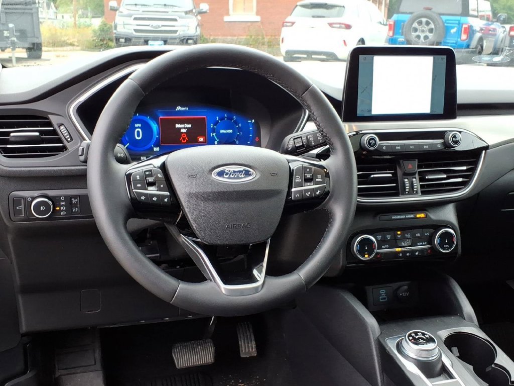 Used 2022 Ford Escape Titanium w/ Class II Trailer Tow Package AWD/4WD image 17