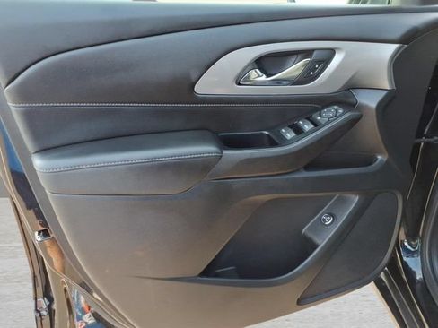 Used 2023 Chevrolet Traverse LT FWD image 14