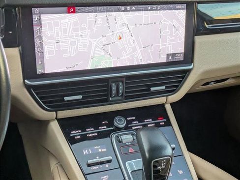 Used 2020 Porsche Cayenne image 11