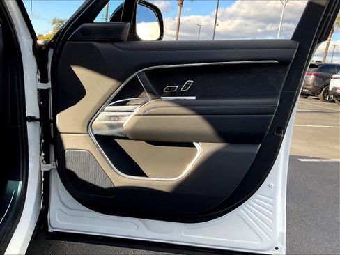 New 2025 Land Rover Range Rover SE image 30
