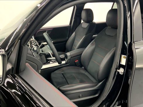 Used 2023 Mercedes-Benz GLB 250 image 21