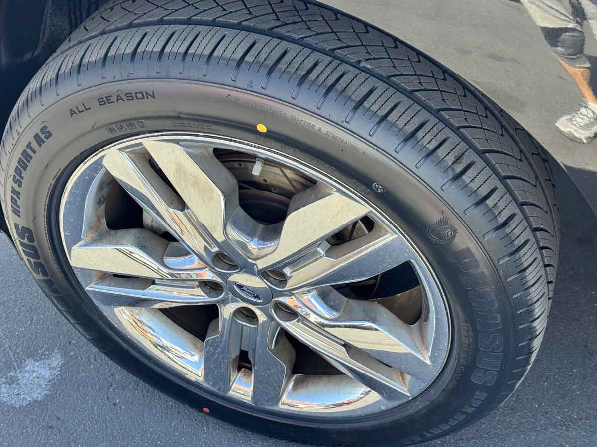Used 2013 Ford Edge SEL FWD image 25