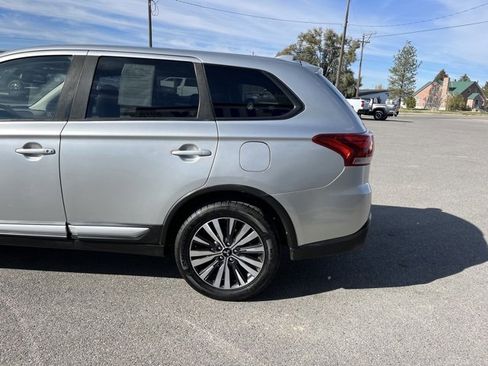 Used 2020 Mitsubishi Outlander SE image 9