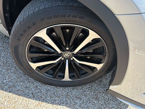 Used 2022 Toyota Highlander XSE FWD image 9