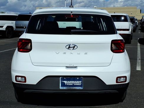 New 2026 Hyundai Venue SE FWD image 4