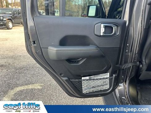 Used 2025 Jeep Wrangler Unlimited Sahara w/ Safety Group AWD/4WD image 19